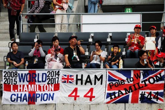 Lewis Hamilton (GBR) Mercedes AMG F1 fans and banners in the grandstand.
06.10.2018. Formula 1 World Championship, Rd 17, Japanese Grand Prix, Suzuka, Japan, Qualifying Day.
- www.xpbimages.com, EMail: requests@xpbimages.com - copy of publication required for printed pictures. Every used picture is fee-liable. © Copyright: Batchelor / XPB Images