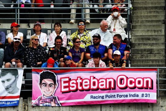 Esteban Ocon (FRA) Racing Point Force India F1 Team and fans in the grandstand.
06.10.2018. Formula 1 World Championship, Rd 17, Japanese Grand Prix, Suzuka, Japan, Qualifying Day.
- www.xpbimages.com, EMail: requests@xpbimages.com - copy of publication required for printed pictures. Every used picture is fee-liable. © Copyright: Batchelor / XPB Images