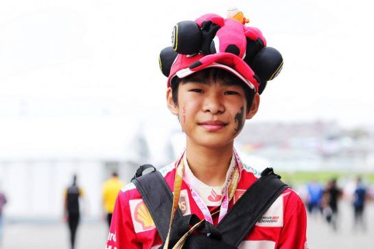 Ferrari fan.
06.10.2018. Formula 1 World Championship, Rd 17, Japanese Grand Prix, Suzuka, Japan, Qualifying Day.
- www.xpbimages.com, EMail: requests@xpbimages.com - copy of publication required for printed pictures. Every used picture is fee-liable. © Copyright: Moy / XPB Images