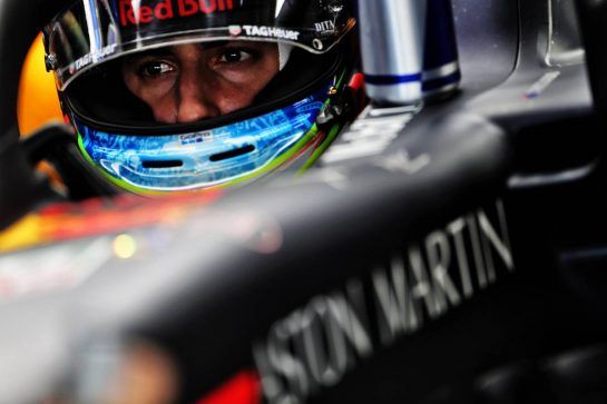 Daniel Ricciardo (AUS) Red Bull Racing RB14.
06.10.2018. Formula 1 World Championship, Rd 17, Japanese Grand Prix, Suzuka, Japan, Qualifying Day.
- www.xpbimages.com, EMail: requests@xpbimages.com - copy of publication required for printed pictures. Every used picture is fee-liable. © Copyright: Moy / XPB Images