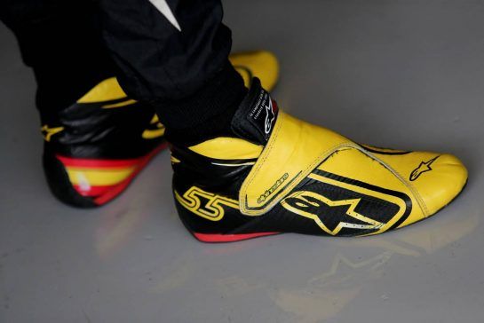 Carlos Sainz Jr (ESP) Renault F1 Team 
06.10.2018. Formula 1 World Championship, Rd 17, Japanese Grand Prix, Suzuka, Japan, Qualifying Day.
- www.xpbimages.com, EMail: requests@xpbimages.com - copy of publication required for printed pictures. Every used picture is fee-liable. © Copyright: Charniaux / XPB Images