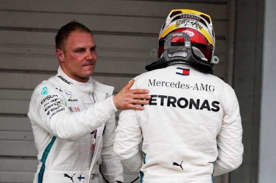 (L to R): Second placed Valtteri Bottas (FIN) Mercedes AMG F1 congratulates his team mate Lewis Hamilton (GBR) Mercedes AMG F1 on his 80th pole position in qualifying parc ferme.
06.10.2018. Formula 1 World Championship, Rd 17, Japanese Grand Prix, Suzuka, Japan, Qualifying Day.
- www.xpbimages.com, EMail: requests@xpbimages.com - copy of publication required for printed pictures. Every used picture is fee-liable. © Copyright: Batchelor / XPB Images