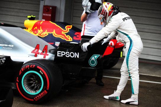 Lewis Hamilton (GBR) Mercedes AMG F1 W09 in qualifying parc ferme.
06.10.2018. Formula 1 World Championship, Rd 17, Japanese Grand Prix, Suzuka, Japan, Qualifying Day.
- www.xpbimages.com, EMail: requests@xpbimages.com - copy of publication required for printed pictures. Every used picture is fee-liable. © Copyright: Batchelor / XPB Images