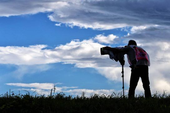 A photographer.
06.10.2018. Formula 1 World Championship, Rd 17, Japanese Grand Prix, Suzuka, Japan, Qualifying Day.
- www.xpbimages.com, EMail: requests@xpbimages.com - copy of publication required for printed pictures. Every used picture is fee-liable. © Copyright: Moy / XPB Images