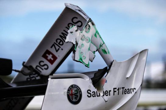 The damaged Sauber C37 of Marcus Ericsson (SWE) Sauber F1 Team, who crashed in qualifying.
06.10.2018. Formula 1 World Championship, Rd 17, Japanese Grand Prix, Suzuka, Japan, Qualifying Day.
- www.xpbimages.com, EMail: requests@xpbimages.com - copy of publication required for printed pictures. Every used picture is fee-liable. © Copyright: Moy / XPB Images