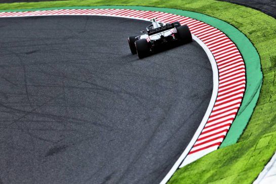 Kevin Magnussen (DEN) Haas VF-18.
06.10.2018. Formula 1 World Championship, Rd 17, Japanese Grand Prix, Suzuka, Japan, Qualifying Day.
- www.xpbimages.com, EMail: requests@xpbimages.com - copy of publication required for printed pictures. Every used picture is fee-liable. © Copyright: Moy / XPB Images