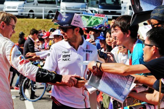 Sergio Perez (MEX) Racing Point Force India F1 Team and mhak sign autographs for the fans.
07.10.2018. Formula 1 World Championship, Rd 17, Japanese Grand Prix, Suzuka, Japan, Race Day.
- www.xpbimages.com, EMail: requests@xpbimages.com - copy of publication required for printed pictures. Every used picture is fee-liable. © Copyright: Moy / XPB Images