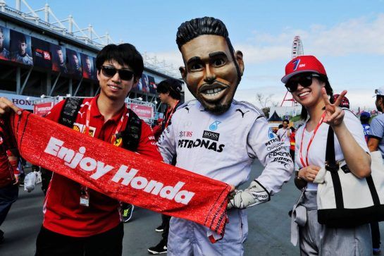 Fans and atmosphere.
07.10.2018. Formula 1 World Championship, Rd 17, Japanese Grand Prix, Suzuka, Japan, Race Day.
- www.xpbimages.com, EMail: requests@xpbimages.com - copy of publication required for printed pictures. Every used picture is fee-liable. © Copyright: Moy / XPB Images
