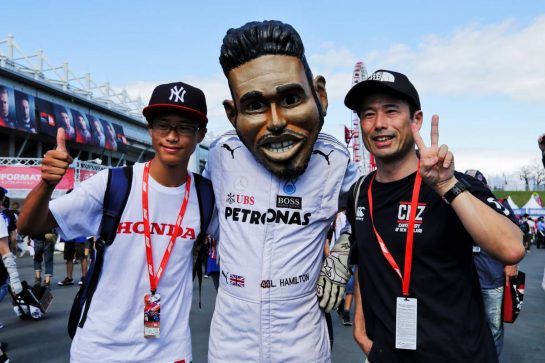 Fans and atmosphere.
07.10.2018. Formula 1 World Championship, Rd 17, Japanese Grand Prix, Suzuka, Japan, Race Day.
- www.xpbimages.com, EMail: requests@xpbimages.com - copy of publication required for printed pictures. Every used picture is fee-liable. © Copyright: Moy / XPB Images