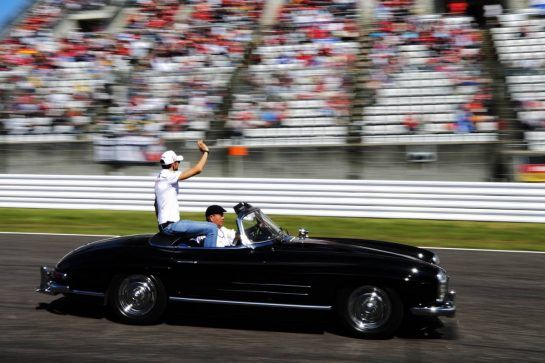 Esteban Ocon (FRA) Racing Point Force India F1 Team on the drivers parade.
07.10.2018. Formula 1 World Championship, Rd 17, Japanese Grand Prix, Suzuka, Japan, Race Day.
- www.xpbimages.com, EMail: requests@xpbimages.com - copy of publication required for printed pictures. Every used picture is fee-liable. © Copyright: Moy / XPB Images