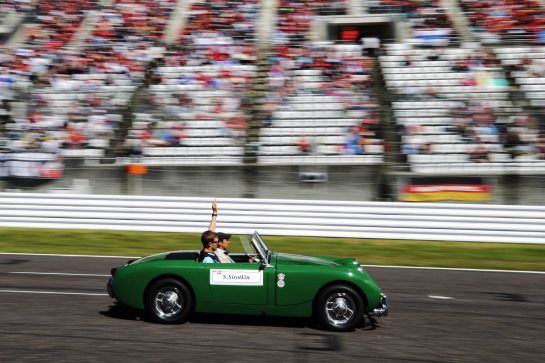 Sergey Sirotkin (RUS) Williams on the drivers parade.
07.10.2018. Formula 1 World Championship, Rd 17, Japanese Grand Prix, Suzuka, Japan, Race Day.
- www.xpbimages.com, EMail: requests@xpbimages.com - copy of publication required for printed pictures. Every used picture is fee-liable. © Copyright: Moy / XPB Images