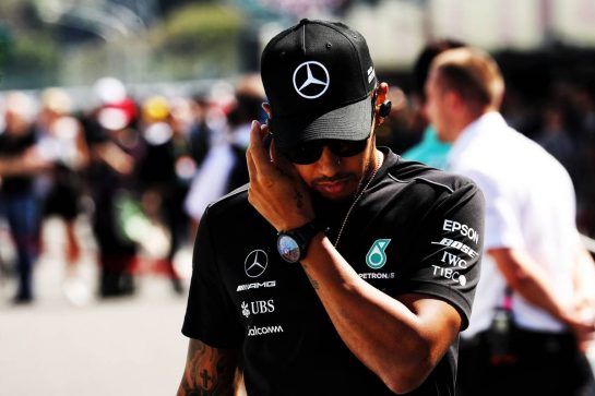Lewis Hamilton (GBR) Mercedes AMG F1 on the drivers parade.
07.10.2018. Formula 1 World Championship, Rd 17, Japanese Grand Prix, Suzuka, Japan, Race Day.
- www.xpbimages.com, EMail: requests@xpbimages.com - copy of publication required for printed pictures. Every used picture is fee-liable. © Copyright: Photo4 / XPB Images