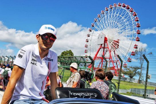 Esteban Ocon (FRA) Racing Point Force India F1 Team on the drivers parade.
07.10.2018. Formula 1 World Championship, Rd 17, Japanese Grand Prix, Suzuka, Japan, Race Day.
- www.xpbimages.com, EMail: requests@xpbimages.com - copy of publication required for printed pictures. Every used picture is fee-liable. © Copyright: Batchelor / XPB Images