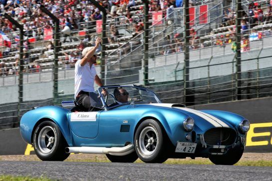 Fernando Alonso (ESP) McLaren on the drivers parade.
07.10.2018. Formula 1 World Championship, Rd 17, Japanese Grand Prix, Suzuka, Japan, Race Day.
- www.xpbimages.com, EMail: requests@xpbimages.com - copy of publication required for printed pictures. Every used picture is fee-liable. © Copyright: Batchelor / XPB Images