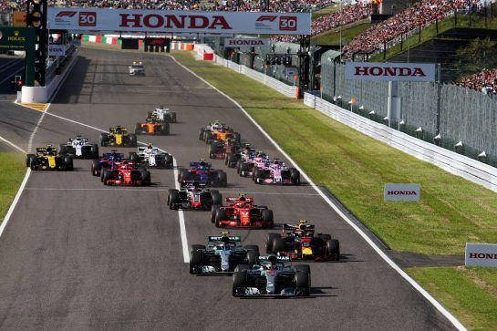 Lewis Hamilton (GBR) Mercedes AMG F1 W09 leads at the start of the race.
07.10.2018. Formula 1 World Championship, Rd 17, Japanese Grand Prix, Suzuka, Japan, Race Day.
- www.xpbimages.com, EMail: requests@xpbimages.com - copy of publication required for printed pictures. Every used picture is fee-liable. © Copyright: Charniaux / XPB Images