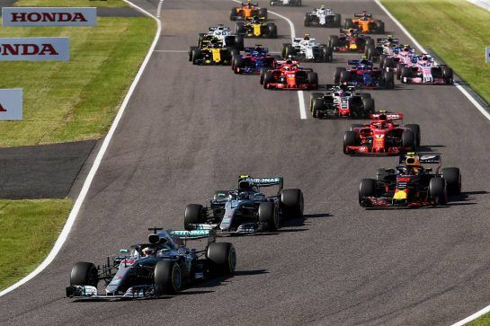 Lewis Hamilton (GBR) Mercedes AMG F1 W09 leads at the start of the race.
07.10.2018. Formula 1 World Championship, Rd 17, Japanese Grand Prix, Suzuka, Japan, Race Day.
- www.xpbimages.com, EMail: requests@xpbimages.com - copy of publication required for printed pictures. Every used picture is fee-liable. © Copyright: Charniaux / XPB Images