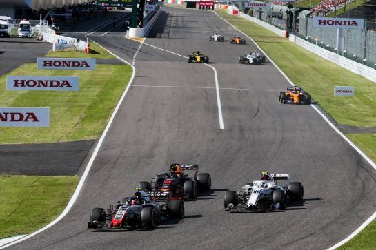 Kevin Magnussen (DEN) Haas VF-18 and Charles Leclerc (MON) Sauber F1 Team C37 after making contact.
07.10.2018. Formula 1 World Championship, Rd 17, Japanese Grand Prix, Suzuka, Japan, Race Day.
- www.xpbimages.com, EMail: requests@xpbimages.com - copy of publication required for printed pictures. Every used picture is fee-liable. © Copyright: Charniaux / XPB Images