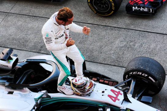 Race winner Lewis Hamilton (GBR) Mercedes AMG F1 W09 celebrates in parc ferme.
07.10.2018. Formula 1 World Championship, Rd 17, Japanese Grand Prix, Suzuka, Japan, Race Day.
- www.xpbimages.com, EMail: requests@xpbimages.com - copy of publication required for printed pictures. Every used picture is fee-liable. © Copyright: Moy / XPB Images