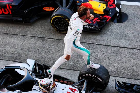 Race winner Lewis Hamilton (GBR) Mercedes AMG F1 W09 celebrates in parc ferme.
07.10.2018. Formula 1 World Championship, Rd 17, Japanese Grand Prix, Suzuka, Japan, Race Day.
- www.xpbimages.com, EMail: requests@xpbimages.com - copy of publication required for printed pictures. Every used picture is fee-liable. © Copyright: Moy / XPB Images