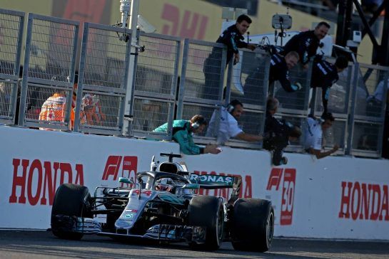 Lewis Hamilton (GBR) Mercedes AMG F1  
07.10.2018. Formula 1 World Championship, Rd 17, Japanese Grand Prix, Suzuka, Japan, Race Day.
- www.xpbimages.com, EMail: requests@xpbimages.com - copy of publication required for printed pictures. Every used picture is fee-liable. © Copyright: Charniaux / XPB Images