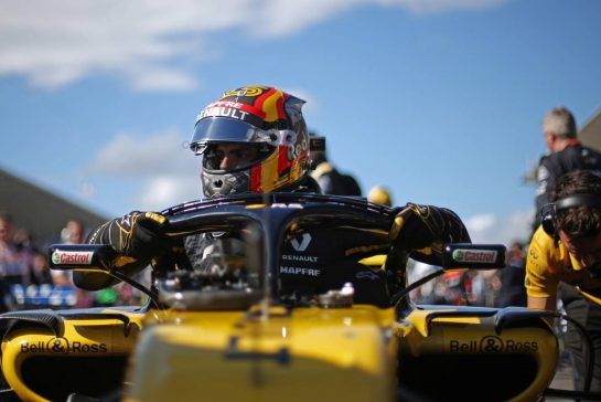 Carlos Sainz Jr (ESP) Renault F1 Team 
07.10.2018. Formula 1 World Championship, Rd 17, Japanese Grand Prix, Suzuka, Japan, Race Day.
- www.xpbimages.com, EMail: requests@xpbimages.com - copy of publication required for printed pictures. Every used picture is fee-liable. © Copyright: Charniaux / XPB Images