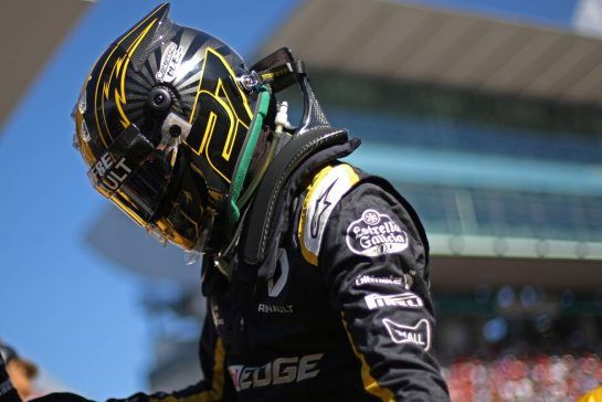 Carlos Sainz Jr (ESP) Renault F1 Team 
07.10.2018. Formula 1 World Championship, Rd 17, Japanese Grand Prix, Suzuka, Japan, Race Day.
- www.xpbimages.com, EMail: requests@xpbimages.com - copy of publication required for printed pictures. Every used picture is fee-liable. © Copyright: Charniaux / XPB Images