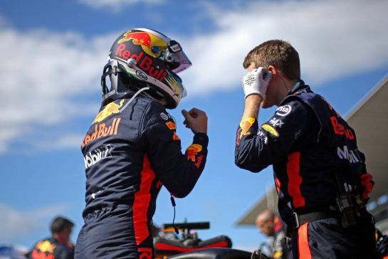 Daniel Ricciardo (AUS) Red Bull Racing 
07.10.2018. Formula 1 World Championship, Rd 17, Japanese Grand Prix, Suzuka, Japan, Race Day.
- www.xpbimages.com, EMail: requests@xpbimages.com - copy of publication required for printed pictures. Every used picture is fee-liable. © Copyright: Charniaux / XPB Images