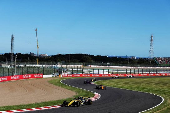 Carlos Sainz Jr (ESP) Renault Sport F1 Team RS18.
07.10.2018. Formula 1 World Championship, Rd 17, Japanese Grand Prix, Suzuka, Japan, Race Day.
- www.xpbimages.com, EMail: requests@xpbimages.com - copy of publication required for printed pictures. Every used picture is fee-liable. © Copyright: Moy / XPB Images