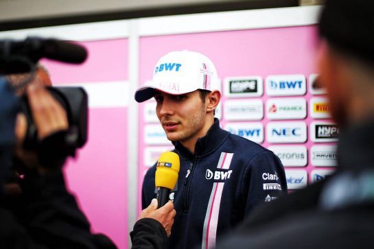 Esteban Ocon (FRA) Racing Point Force India F1 Team with the media.
18.10.2018. Formula 1 World Championship, Rd 18, United States Grand Prix, Austin, Texas, USA, Preparation Day.
- www.xpbimages.com, EMail: requests@xpbimages.com - copy of publication required for printed pictures. Every used picture is fee-liable. © Copyright: Photo4 / XPB Images