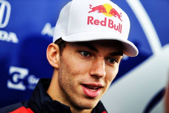 Pierre Gasly (FRA) Scuderia Toro Rosso with the media.
18.10.2018. Formula 1 World Championship, Rd 18, United States Grand Prix, Austin, Texas, USA, Preparation Day.
- www.xpbimages.com, EMail: requests@xpbimages.com - copy of publication required for printed pictures. Every used picture is fee-liable. © Copyright: Moy / XPB Images