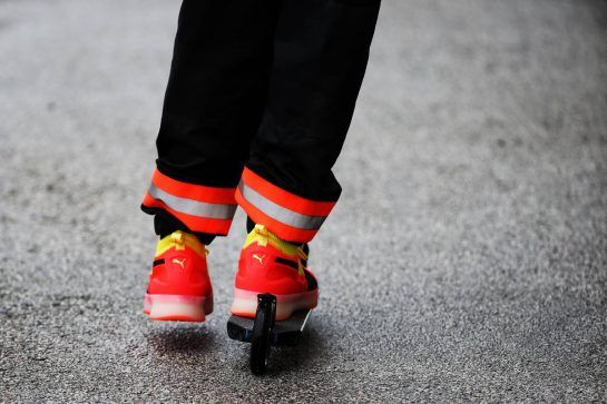 Lewis Hamilton (GBR) Mercedes AMG F1 on his scooter.
18.10.2018. Formula 1 World Championship, Rd 18, United States Grand Prix, Austin, Texas, USA, Preparation Day.
- www.xpbimages.com, EMail: requests@xpbimages.com - copy of publication required for printed pictures. Every used picture is fee-liable. © Copyright: Batchelor / XPB Images