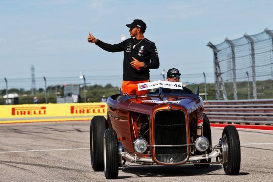Lewis Hamilton (GBR) Mercedes AMG F1 on the drivers parade.
21.10.2018. Formula 1 World Championship, Rd 18, United States Grand Prix, Austin, Texas, USA, Race Day.
- www.xpbimages.com, EMail: requests@xpbimages.com - copy of publication required for printed pictures. Every used picture is fee-liable. © Copyright: Batchelor / XPB Images