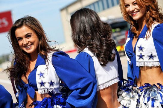 Dallas Cowboys Cheerleaders on the drivers parade.
21.10.2018. Formula 1 World Championship, Rd 18, United States Grand Prix, Austin, Texas, USA, Race Day.
- www.xpbimages.com, EMail: requests@xpbimages.com - copy of publication required for printed pictures. Every used picture is fee-liable. © Copyright: Batchelor / XPB Images