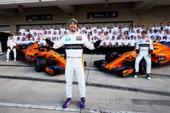 Fernando Alonso (ESP) McLaren at a team photograph.
21.10.2018. Formula 1 World Championship, Rd 18, United States Grand Prix, Austin, Texas, USA, Race Day.
- www.xpbimages.com, EMail: requests@xpbimages.com - copy of publication required for printed pictures. Every used picture is fee-liable. © Copyright: Moy / XPB Images