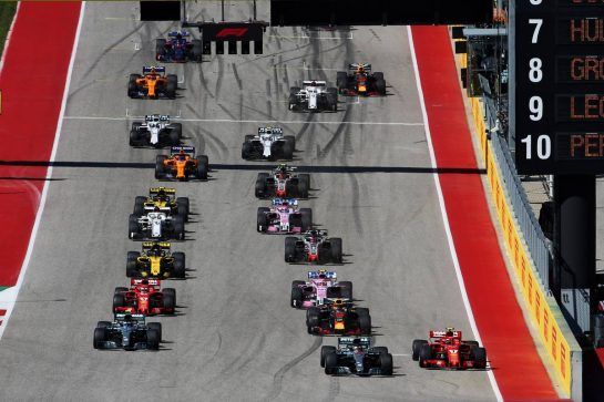 Kimi Raikkonen (FIN) Ferrari SF71H and Lewis Hamilton (GBR) Mercedes AMG F1 W09 battle for the lead at the start of the race.
21.10.2018. Formula 1 World Championship, Rd 18, United States Grand Prix, Austin, Texas, USA, Race Day.
- www.xpbimages.com, EMail: requests@xpbimages.com - copy of publication required for printed pictures. Every used picture is fee-liable. © Copyright: Batchelor / XPB Images