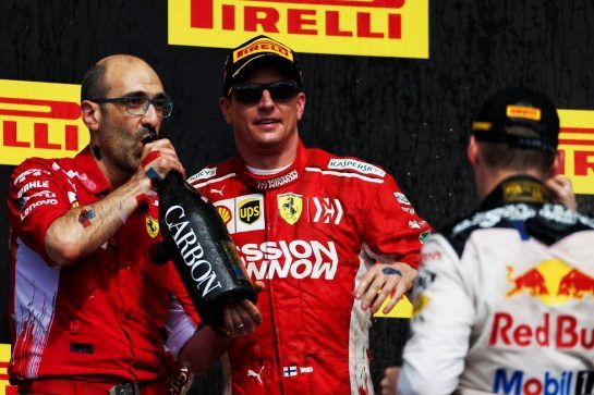 Race winner Kimi Raikkonen (FIN) Ferrari celebrates on the podium with Carlo Santi, Ferrari Race Engineer.
21.10.2018. Formula 1 World Championship, Rd 18, United States Grand Prix, Austin, Texas, USA, Race Day.
- www.xpbimages.com, EMail: requests@xpbimages.com - copy of publication required for printed pictures. Every used picture is fee-liable. © Copyright: Moy / XPB Images
