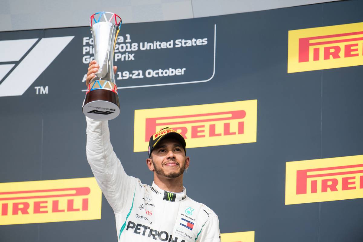 Lewis Hamilton (GBR) Mercedes AMG F1 celebrates his third position