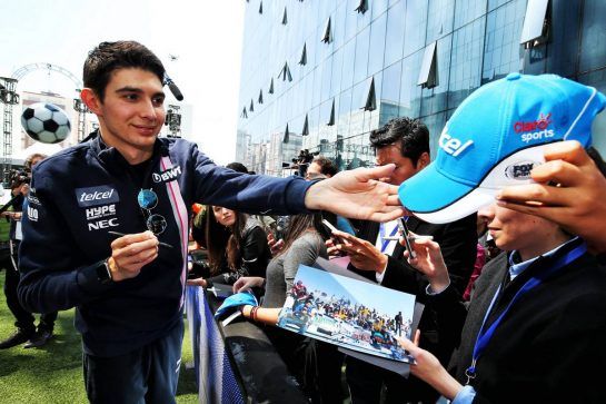 Esteban Ocon (FRA) Racing Point Force India F1 Team signs autographs for the fans at an America Movil Charity Football Match.
24.10.2018. Formula 1 World Championship, Rd 19, Mexican Grand Prix, Mexico City, Mexico, Preparation Day.
- www.xpbimages.com, EMail: requests@xpbimages.com - copy of publication required for printed pictures. Every used picture is fee-liable. © Copyright: Moy / XPB Images