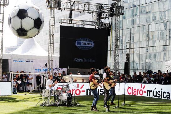 Atmosphere at an America Movil Charity Football Match.
24.10.2018. Formula 1 World Championship, Rd 19, Mexican Grand Prix, Mexico City, Mexico, Preparation Day.
- www.xpbimages.com, EMail: requests@xpbimages.com - copy of publication required for printed pictures. Every used picture is fee-liable. © Copyright: Moy / XPB Images