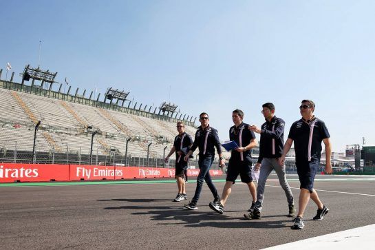 Esteban Ocon (FRA) Racing Point Force India F1 Team and Nicholas Latifi (CDN) Racing Point Force India F1 Team Development Driver walk the circuit with the team.
25.10.2018. Formula 1 World Championship, Rd 19, Mexican Grand Prix, Mexico City, Mexico, Preparation Day.
- www.xpbimages.com, EMail: requests@xpbimages.com - copy of publication required for printed pictures. Every used picture is fee-liable. © Copyright: Moy / XPB Images