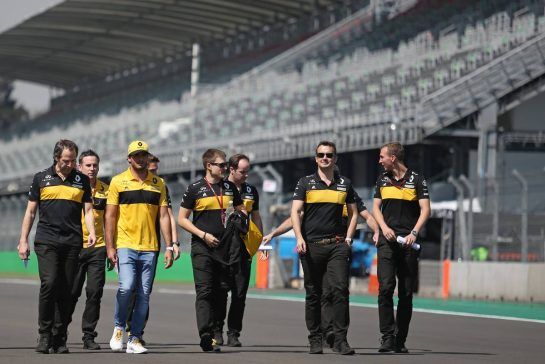 Carlos Sainz Jr (ESP) Renault F1 Team 
25.10.2018. Formula 1 World Championship, Rd 19, Mexican Grand Prix, Mexico City, Mexico, Preparation Day.
- www.xpbimages.com, EMail: requests@xpbimages.com - copy of publication required for printed pictures. Every used picture is fee-liable. © Copyright: Charniaux / XPB Images