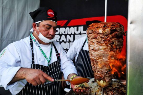 Paddock atmosphere.
25.10.2018. Formula 1 World Championship, Rd 19, Mexican Grand Prix, Mexico City, Mexico, Preparation Day.
- www.xpbimages.com, EMail: requests@xpbimages.com - copy of publication required for printed pictures. Every used picture is fee-liable. © Copyright: Moy / XPB Images