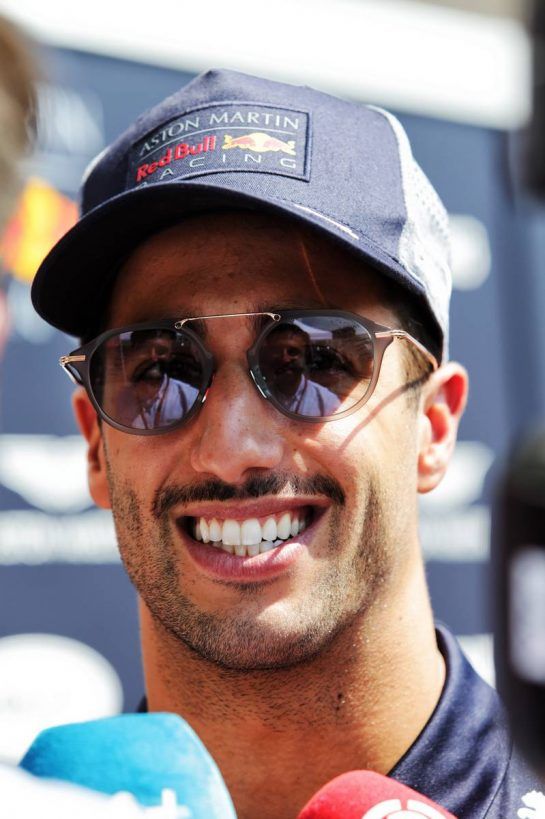 Daniel Ricciardo (AUS) Red Bull Racing with the media.
25.10.2018. Formula 1 World Championship, Rd 19, Mexican Grand Prix, Mexico City, Mexico, Preparation Day.
- www.xpbimages.com, EMail: requests@xpbimages.com - copy of publication required for printed pictures. Every used picture is fee-liable. © Copyright: Moy / XPB Images