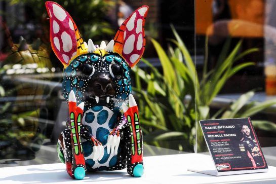 Paddock atmosphere - Daniel Ricciardo (AUS) Red Bull Racing.
25.10.2018. Formula 1 World Championship, Rd 19, Mexican Grand Prix, Mexico City, Mexico, Preparation Day.
- www.xpbimages.com, EMail: requests@xpbimages.com - copy of publication required for printed pictures. Every used picture is fee-liable. © Copyright: Photo4 / XPB Images