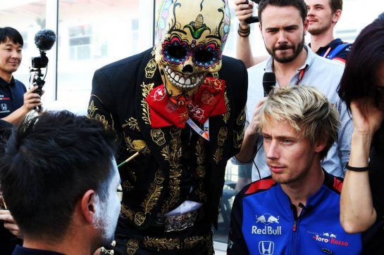 Brendon Hartley (NZL) Scuderia Toro Rosso - face painting.
25.10.2018. Formula 1 World Championship, Rd 19, Mexican Grand Prix, Mexico City, Mexico, Preparation Day.
- www.xpbimages.com, EMail: requests@xpbimages.com - copy of publication required for printed pictures. Every used picture is fee-liable. © Copyright: Batchelor / XPB Images