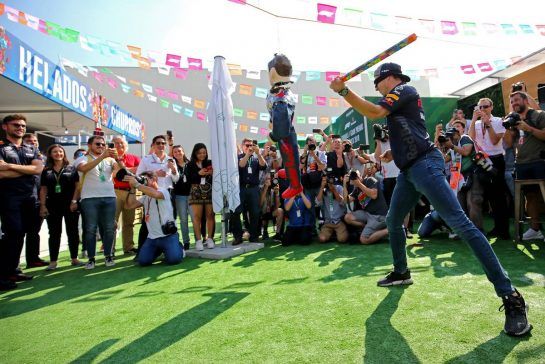 Max Verstappen (NLD) Red Bull Racing 
25.10.2018. Formula 1 World Championship, Rd 19, Mexican Grand Prix, Mexico City, Mexico, Preparation Day.
- www.xpbimages.com, EMail: requests@xpbimages.com - copy of publication required for printed pictures. Every used picture is fee-liable. © Copyright: Charniaux / XPB Images