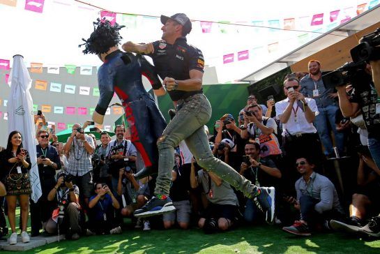 Daniel Ricciardo (AUS) Red Bull Racing 
25.10.2018. Formula 1 World Championship, Rd 19, Mexican Grand Prix, Mexico City, Mexico, Preparation Day.
- www.xpbimages.com, EMail: requests@xpbimages.com - copy of publication required for printed pictures. Every used picture is fee-liable. © Copyright: Charniaux / XPB Images