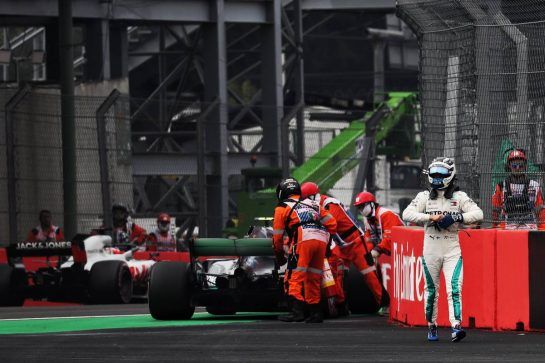 Valtteri Bottas (FIN) Mercedes AMG F1 W09 stops in the third practice session.
27.10.2018. Formula 1 World Championship, Rd 19, Mexican Grand Prix, Mexico City, Mexico, Qualifying Day.
- www.xpbimages.com, EMail: requests@xpbimages.com - copy of publication required for printed pictures. Every used picture is fee-liable. © Copyright: Photo4 / XPB Images
