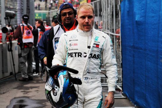 Valtteri Bottas (FIN) Mercedes AMG F1 stopped in the third practice session.
27.10.2018. Formula 1 World Championship, Rd 19, Mexican Grand Prix, Mexico City, Mexico, Qualifying Day.
- www.xpbimages.com, EMail: requests@xpbimages.com - copy of publication required for printed pictures. Every used picture is fee-liable. © Copyright: Photo4 / XPB Images