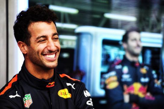 Daniel Ricciardo (AUS) Red Bull Racing.
27.10.2018. Formula 1 World Championship, Rd 19, Mexican Grand Prix, Mexico City, Mexico, Qualifying Day.
- www.xpbimages.com, EMail: requests@xpbimages.com - copy of publication required for printed pictures. Every used picture is fee-liable. © Copyright: Batchelor / XPB Images